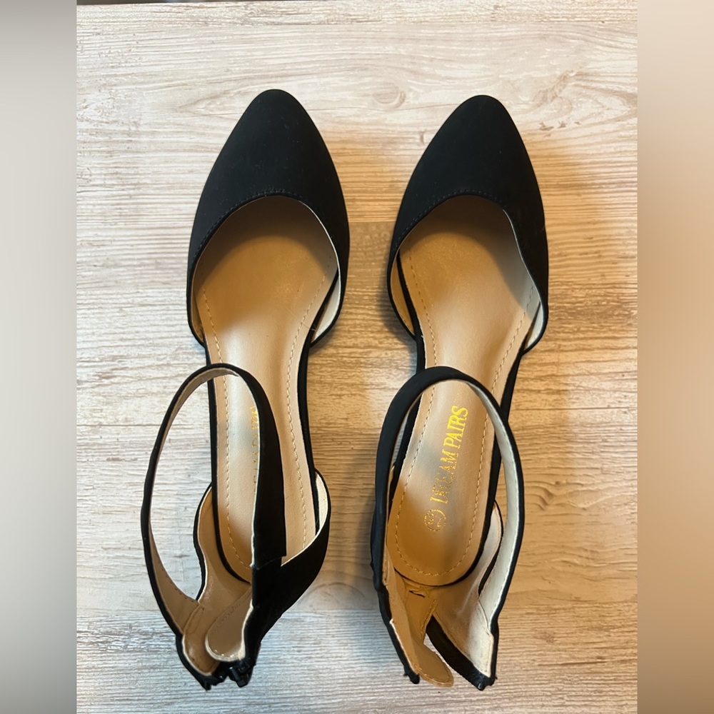 Black office flats